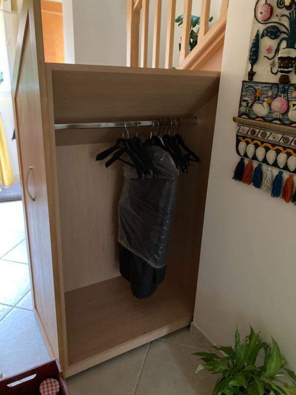 Rangement en hêtre sous escalier à Boissy