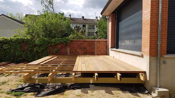 Terrasse en bois massif à Boissy-l’Aillerie