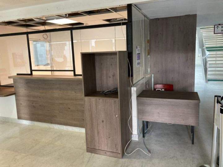 Banque d’accueil moderne à Boissy l’Aillerie