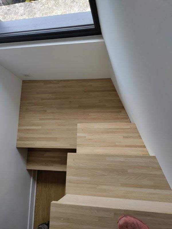 Escalier design bois et métal à Boissy l’Aillerie