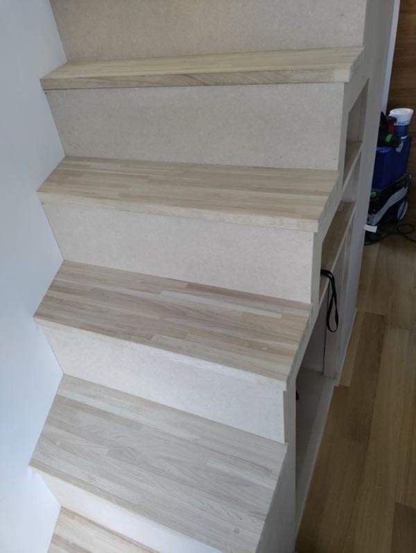 Escalier en bois massif à Boissy l’Aillerie