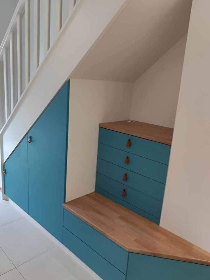 Escalier en bois massif à Boissy l’Aillerie