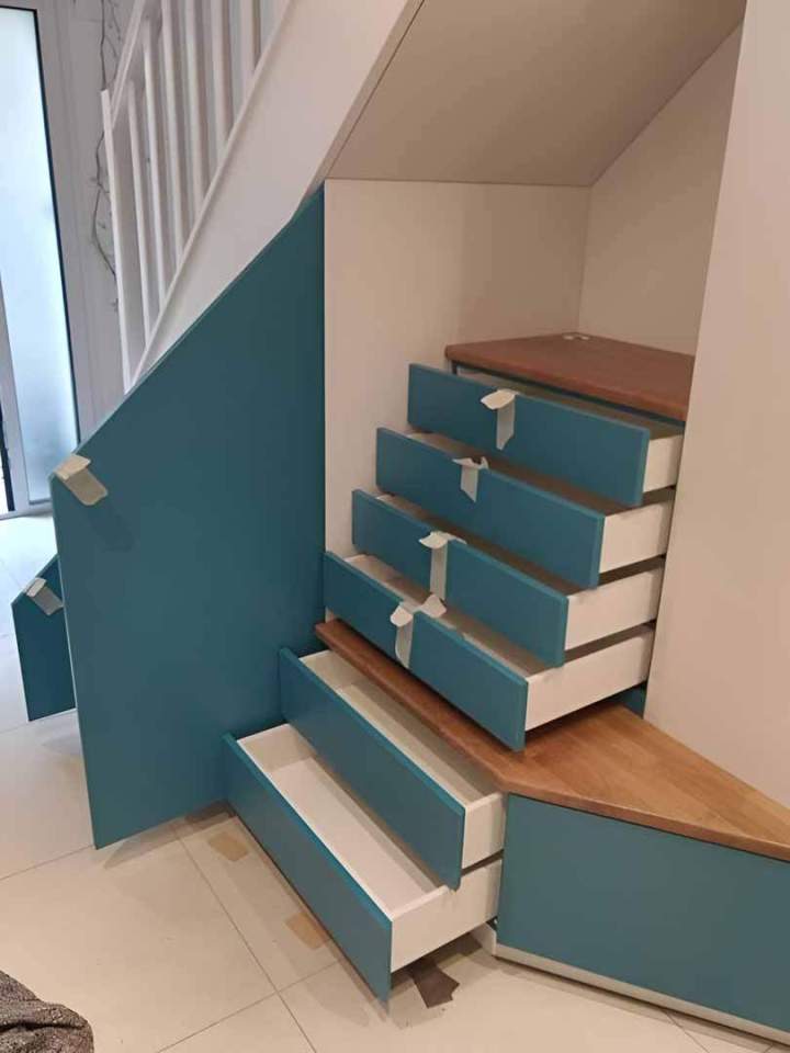 Escalier hélicoïdal bois à Boissy l’Aillerie