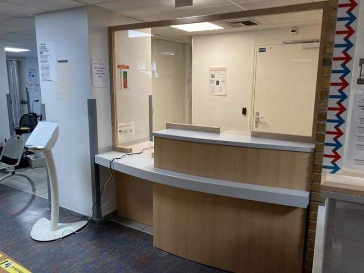 Fabrication de banques d’accueil à Boissy l’Aillerie