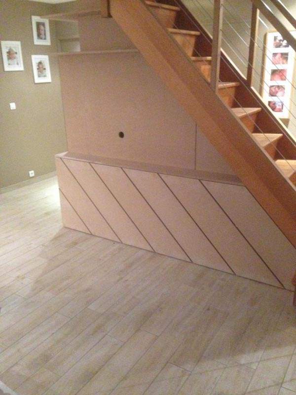 Placard en hêtre sous escalier à Boissy l’Aillerie