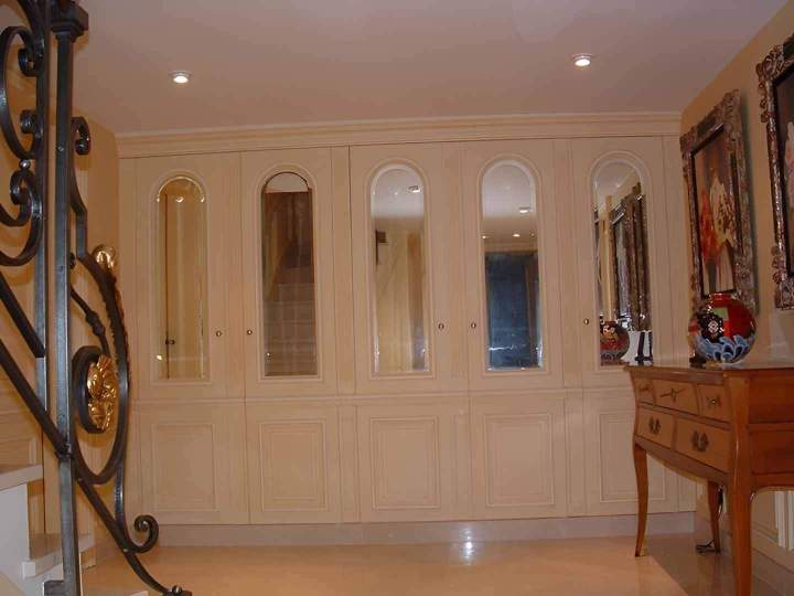 Placards en bois massif à Boissy l’Aillerie