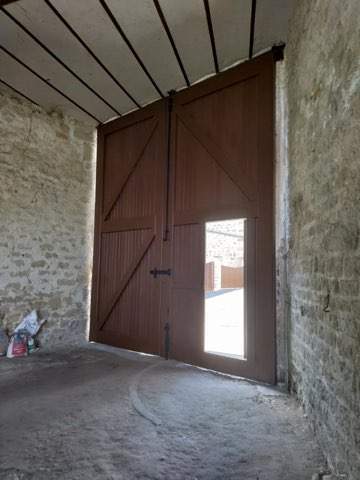 Porte cochère en bois à Boissy l’Aillerie