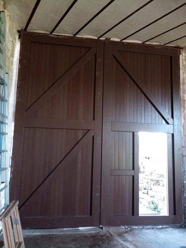 Porte cochère traditionnelle à Boissy l’Aillerie