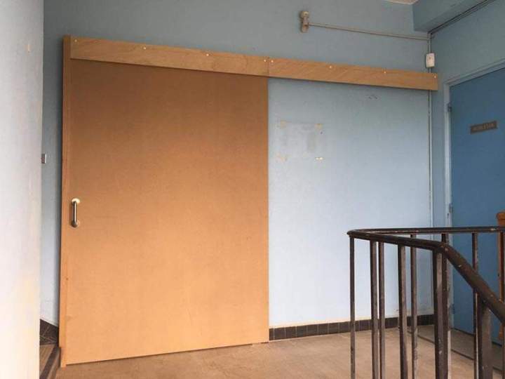 Porte intérieure en aluminium à Boissy l’Aillerie