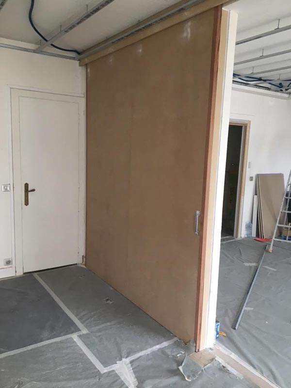 Porte intérieure en bois à Boissy l’Aillerie