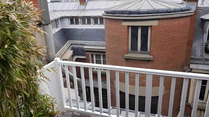 Garde-corps extérieur en bois à Boissy-l’Aillerie